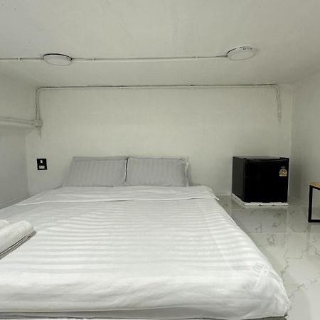 Appartement Megun Capsule 150 Cm à Bangkok Extérieur photo